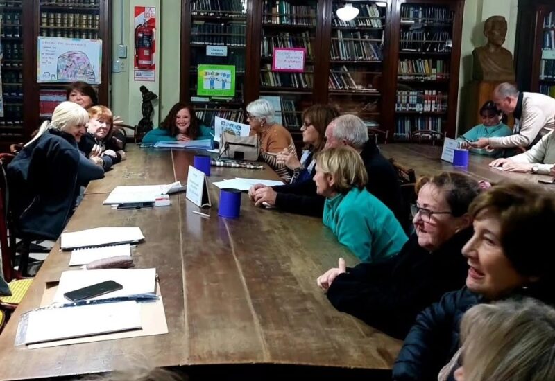 Reunión en la Biblioteca Popular de San Pedro